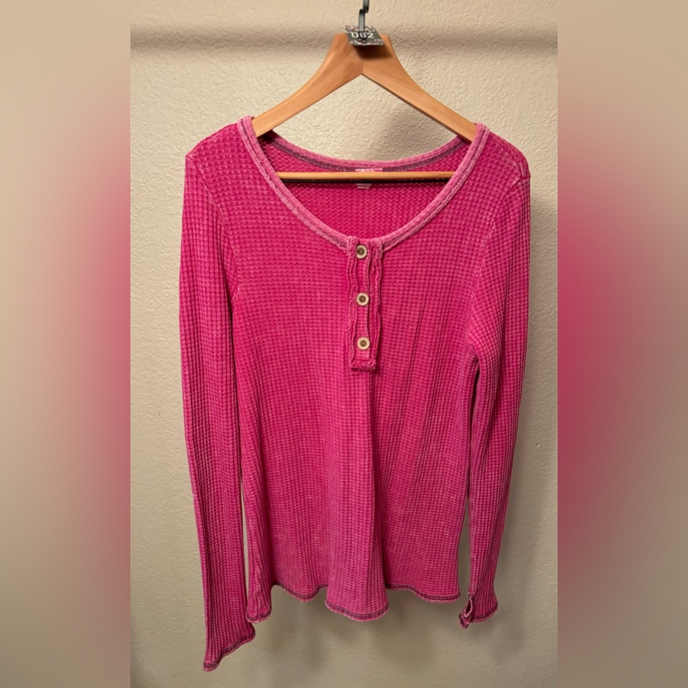 Size L burnt out hot pink tee